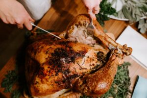 découvrez notre recette facile et savoureuse de poulet rôti, parfaite pour un repas convivial en famille ou entre amis.
